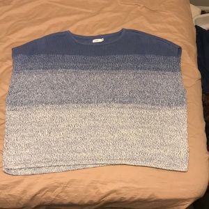 Women’s Vince sleeves sweater.